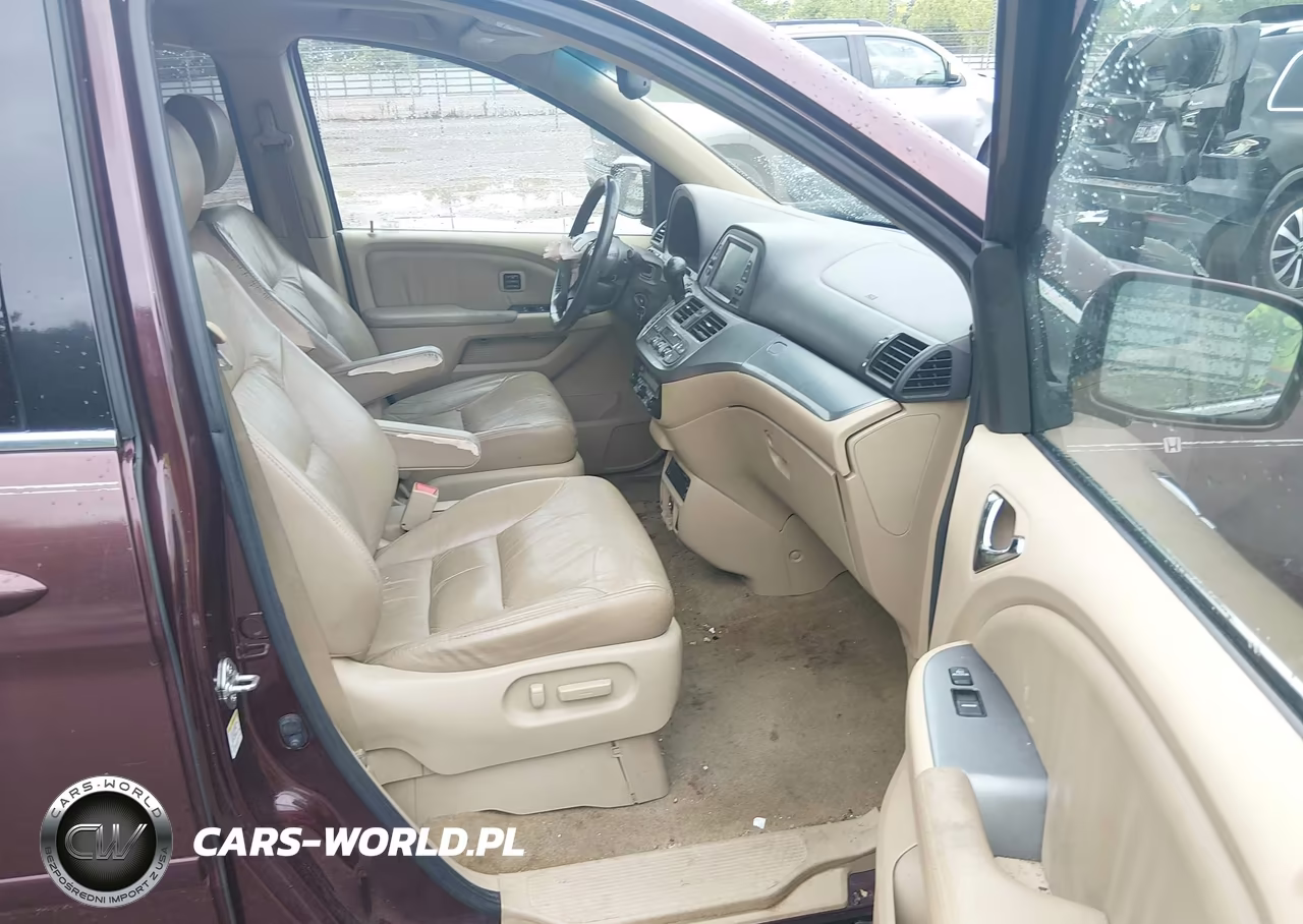 2010 Honda Odyssey Touring VIN:5FNRL3H96AB056661 - 5