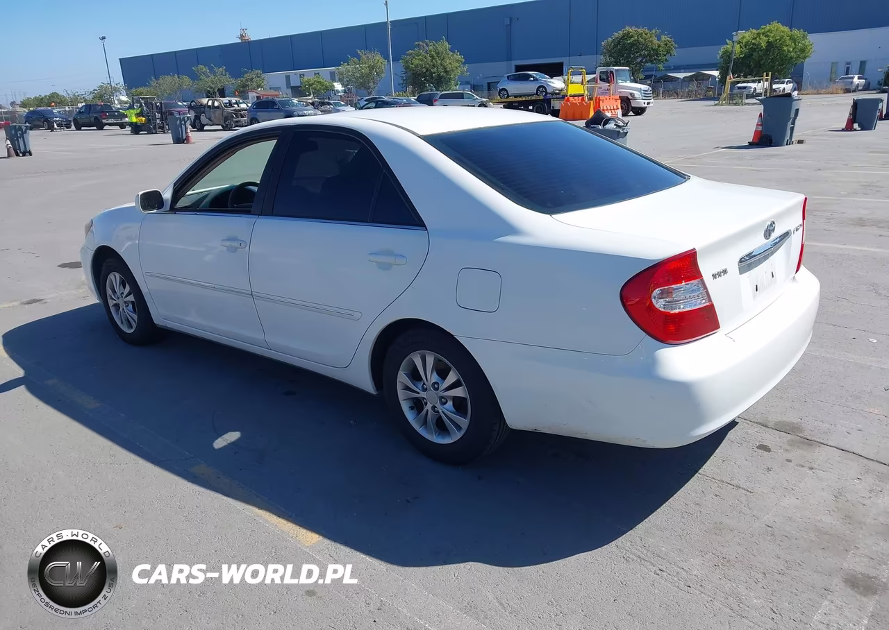 2002 Toyota Camry Xle VIN:JTDBE30K120056108 - 3