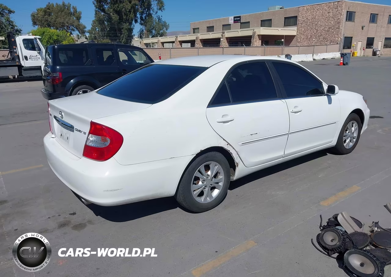 2002 Toyota Camry Xle VIN:JTDBE30K120056108 - 4