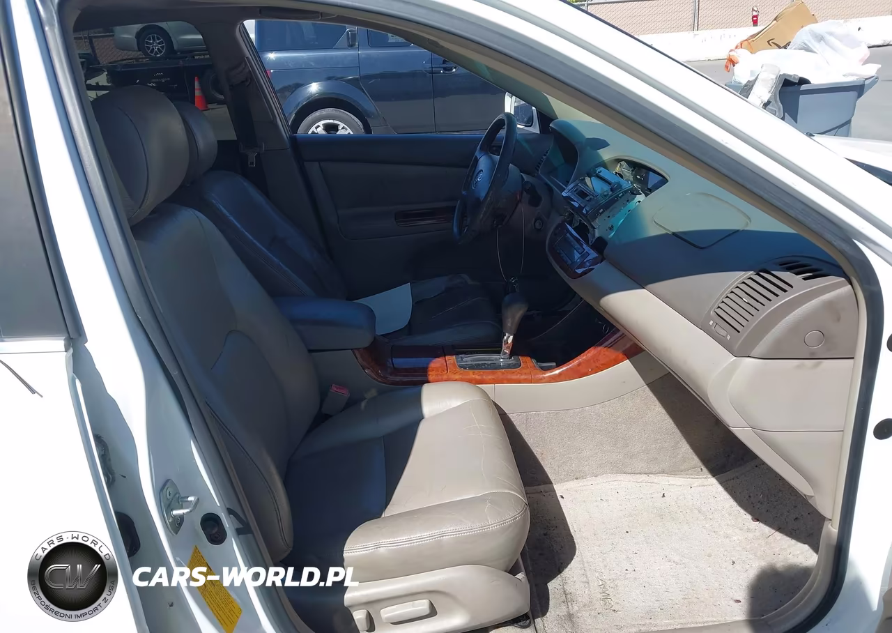 2002 Toyota Camry Xle VIN:JTDBE30K120056108 - 5