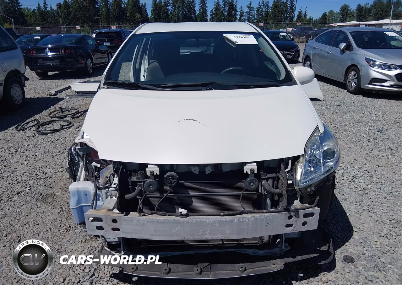 2015 Toyota Prius Two VIN:JTDKN3DU1F1882842 - 13