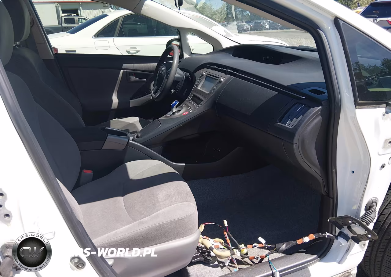 2015 Toyota Prius Two VIN:JTDKN3DU1F1882842 - 18