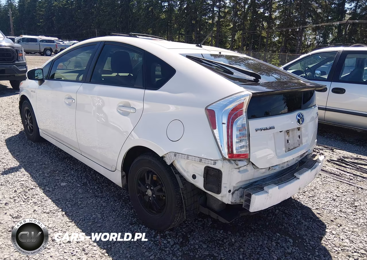 2015 Toyota Prius Two VIN:JTDKN3DU1F1882842 - 3