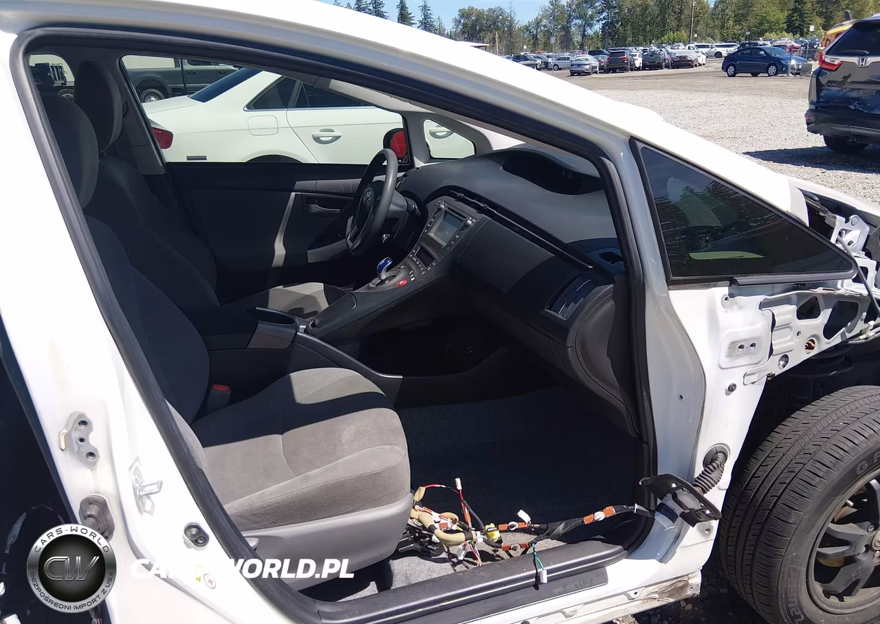 2015 Toyota Prius Two VIN:JTDKN3DU1F1882842 - 5