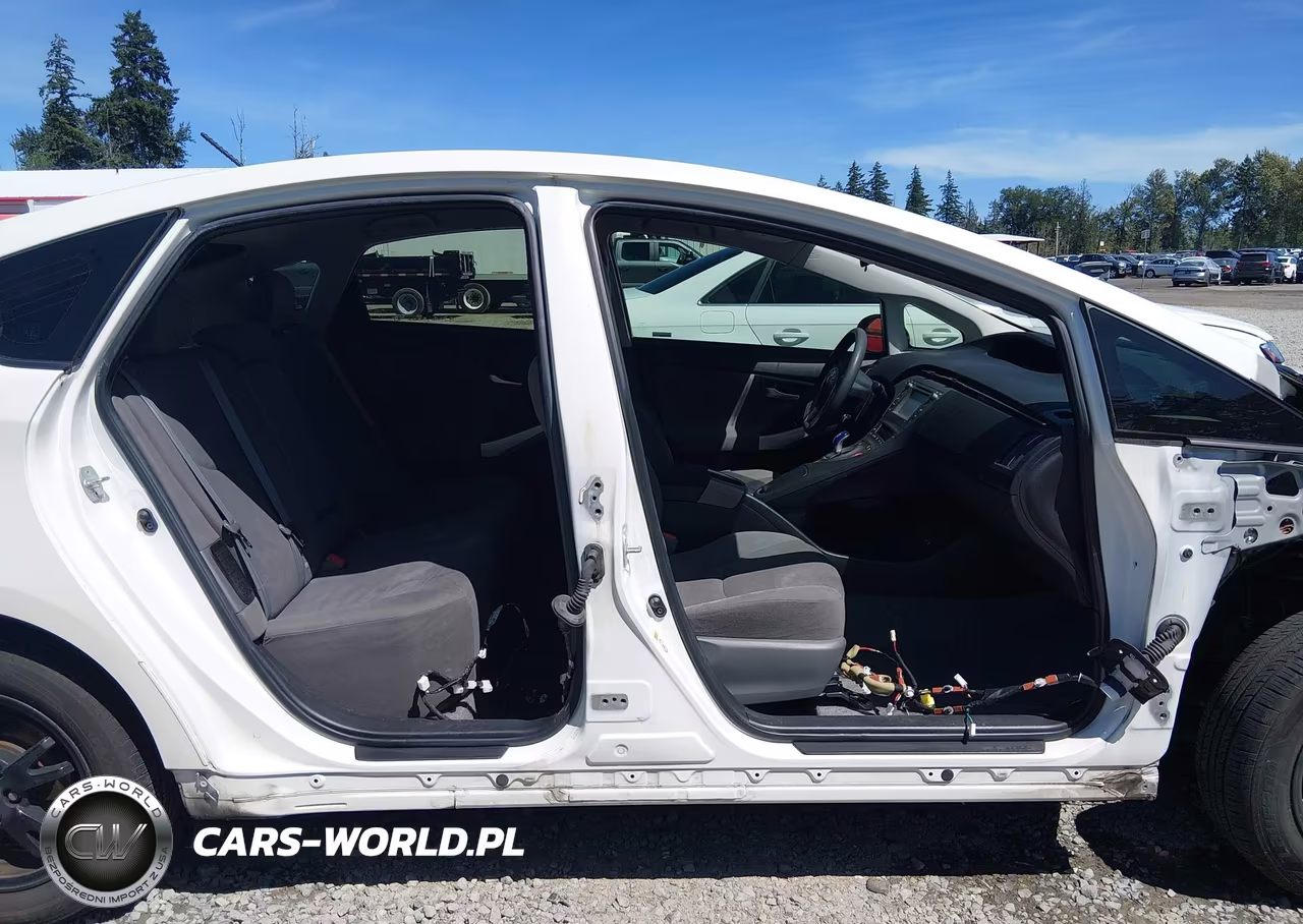 2015 Toyota Prius Two VIN:JTDKN3DU1F1882842 - 6