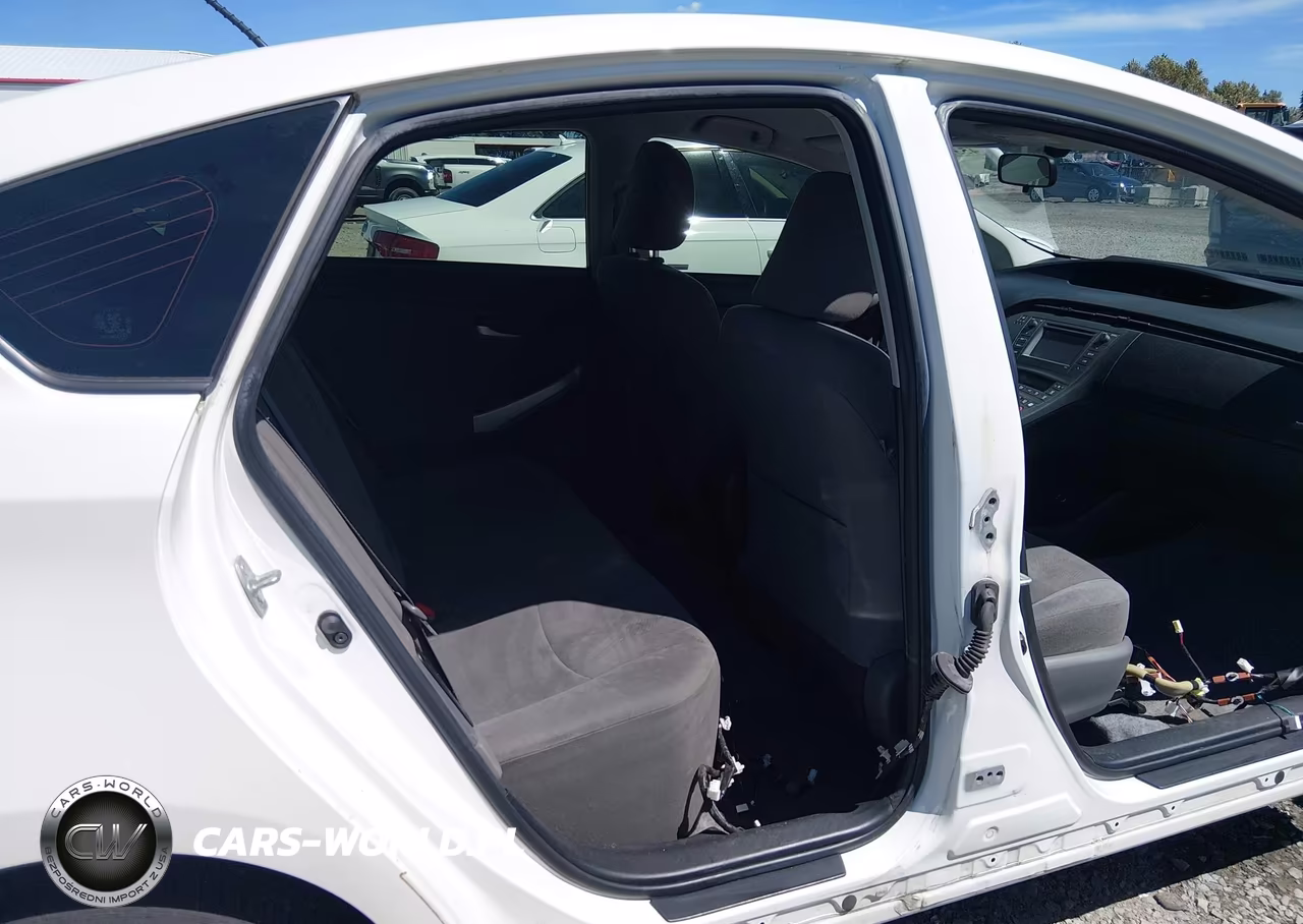 2015 Toyota Prius Two VIN:JTDKN3DU1F1882842 - 8