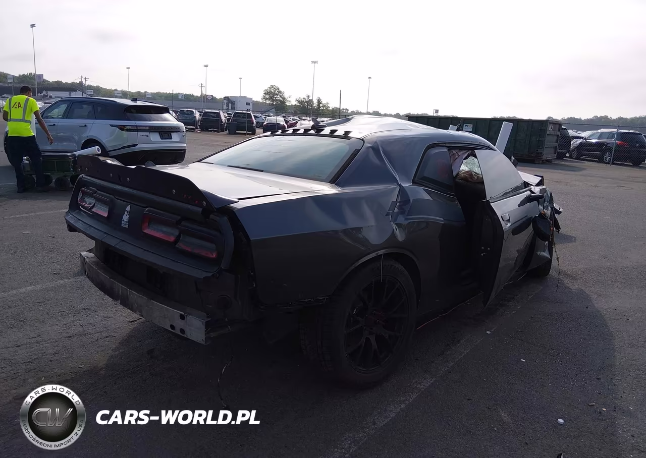 2016 Dodge Challenger R-T Plus VIN:2C3CDZBT1GH162856 - 4