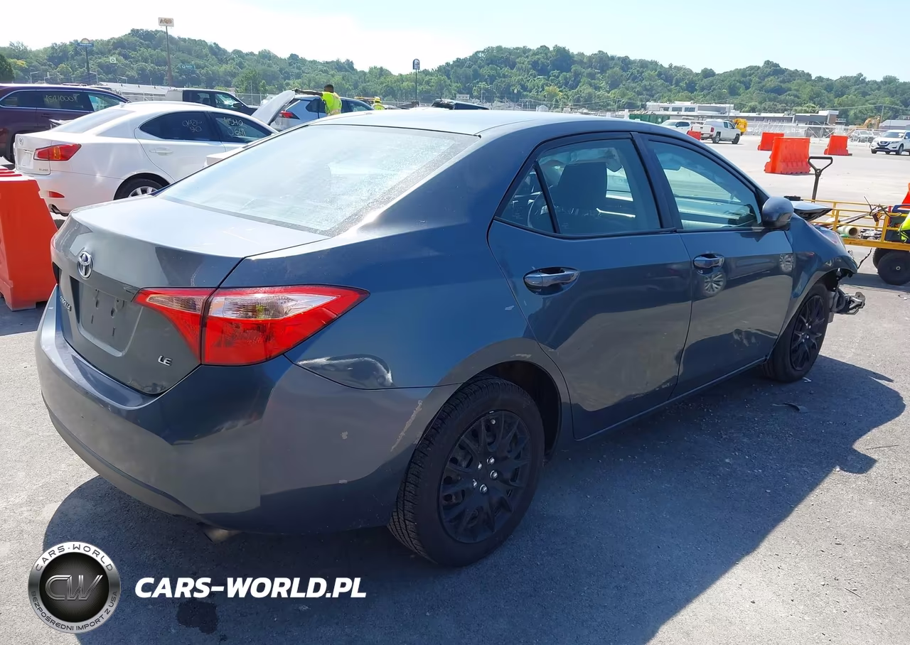 2018 Toyota Corolla Le VIN:2T1BURHE1JC989211 - 4