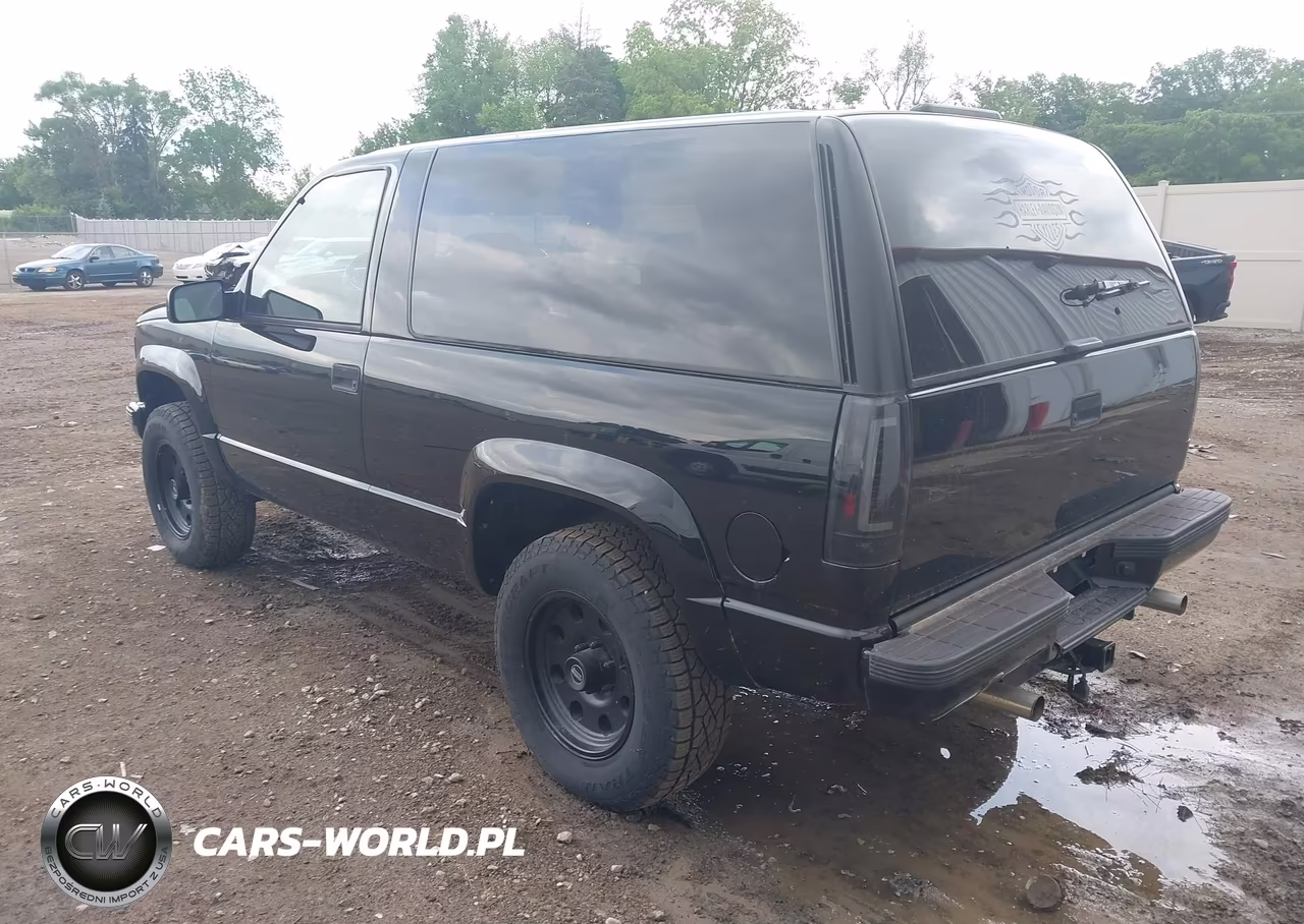 1996 Chevrolet Tahoe K1500 VIN:3GNEK18R7TG147187 - 3