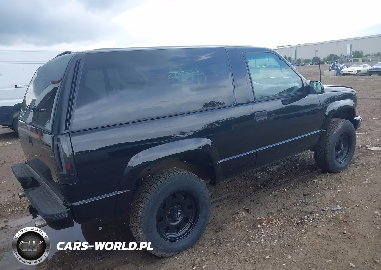 1996 Chevrolet Tahoe K1500 VIN:3GNEK18R7TG147187 - 4