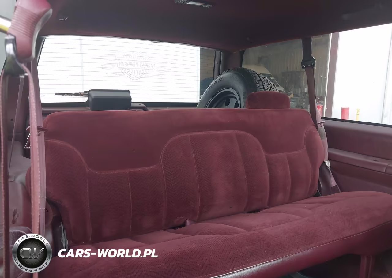 1996 Chevrolet Tahoe K1500 VIN:3GNEK18R7TG147187 - 8