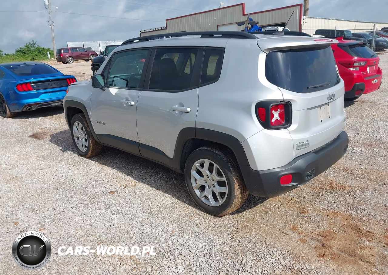 2017 Jeep Renegade Latitude 4X4 VIN:ZACCJBBB9HPF33085 - 3
