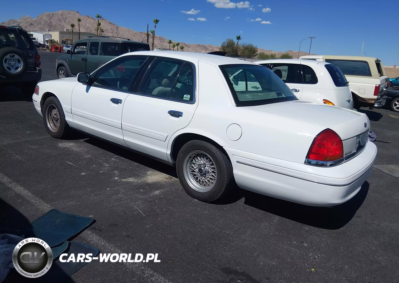 2001 Ford Crown Victoria VIN:2FAFP73W91X121746 - 3