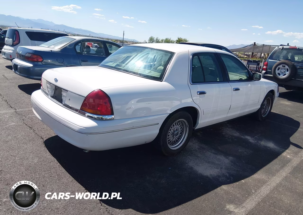 2001 Ford Crown Victoria VIN:2FAFP73W91X121746 - 4