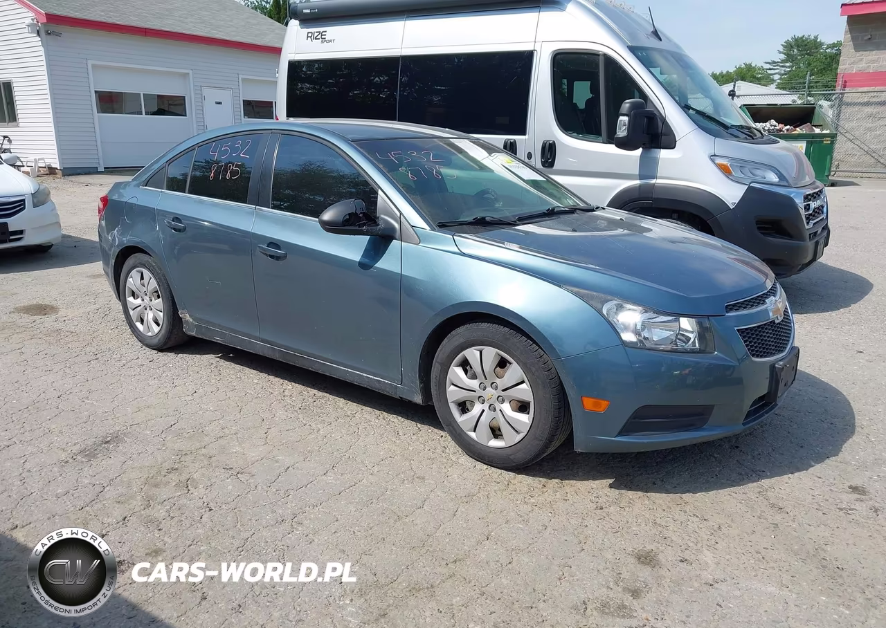 2012 Chevrolet Cruze Ls – zdjęcie 1 z 15