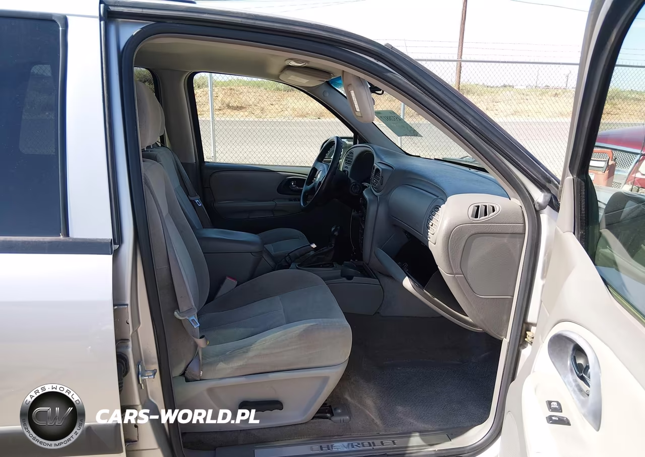 2005 Chevrolet Trailblazer Ls VIN:1GNDS13S852118105 - 5