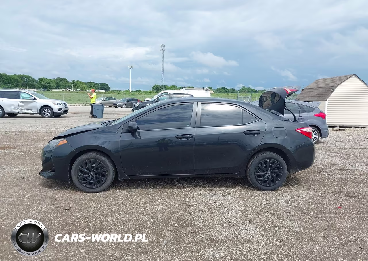 2017 Toyota Corolla Le VIN:2T1BURHE6HC907290 - 14