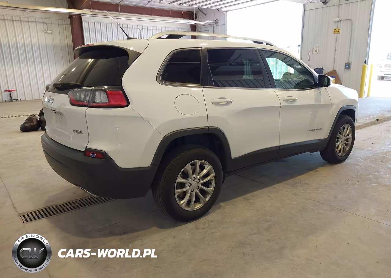 2019 Jeep Cherokee Latitude 4X4 VIN:1C4PJMCX9KD216615 - 4