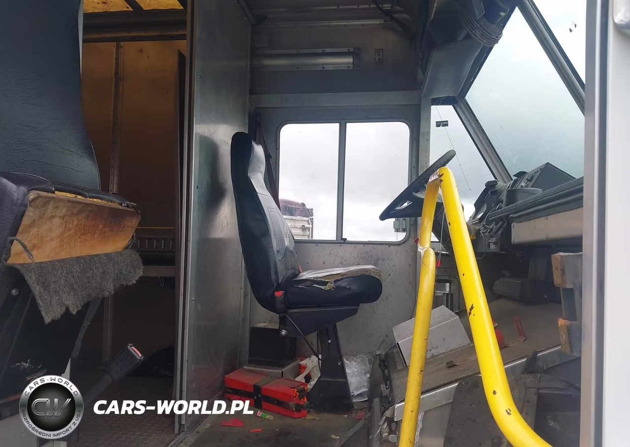2013 Freightliner Chassis M Line Walk-In Van VIN:4UZAC3DV9DCFF6910 - 7