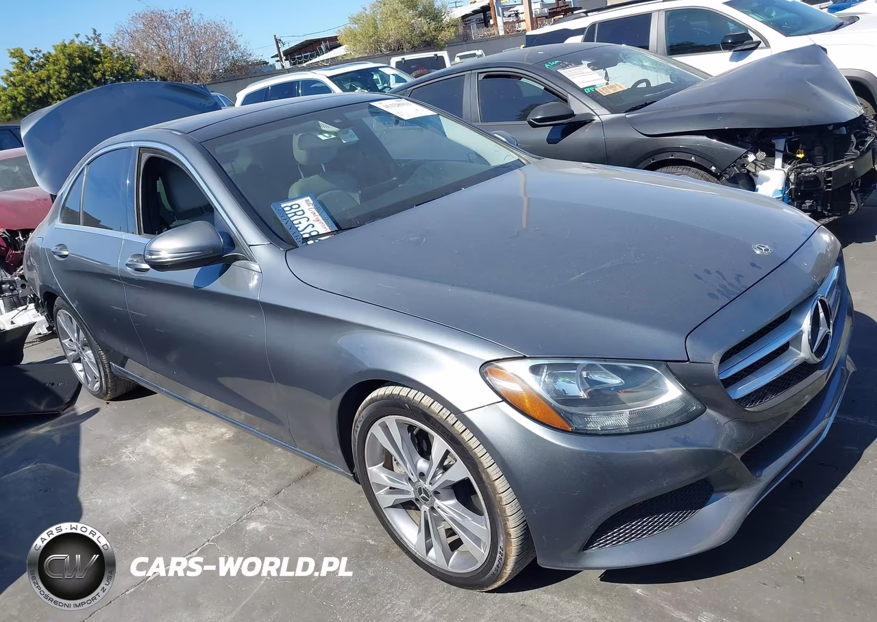 2017 Mercedes-Benz C 300 – zdjęcie 1 z 19