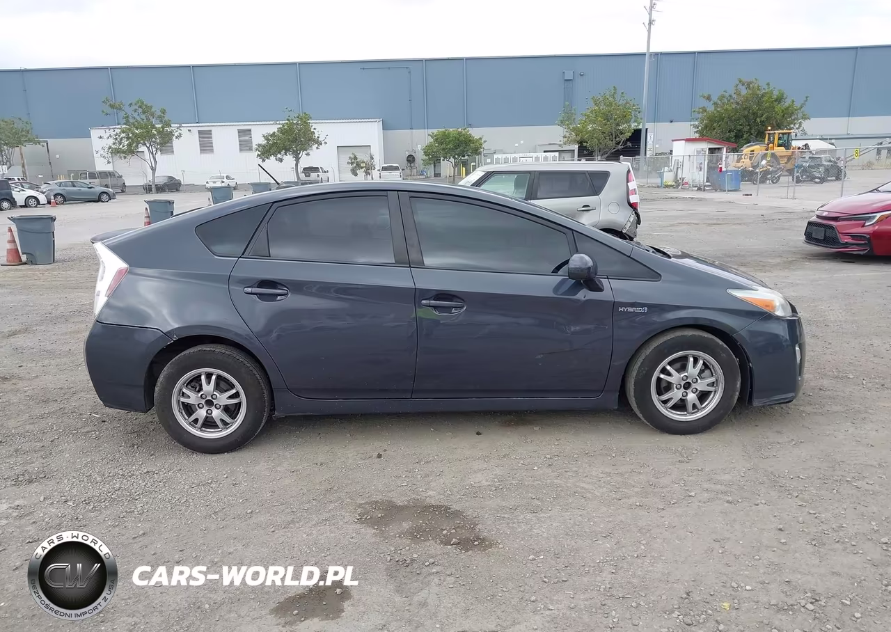 2011 Toyota Prius Two VIN:JTDKN3DUXB0294891 - 13