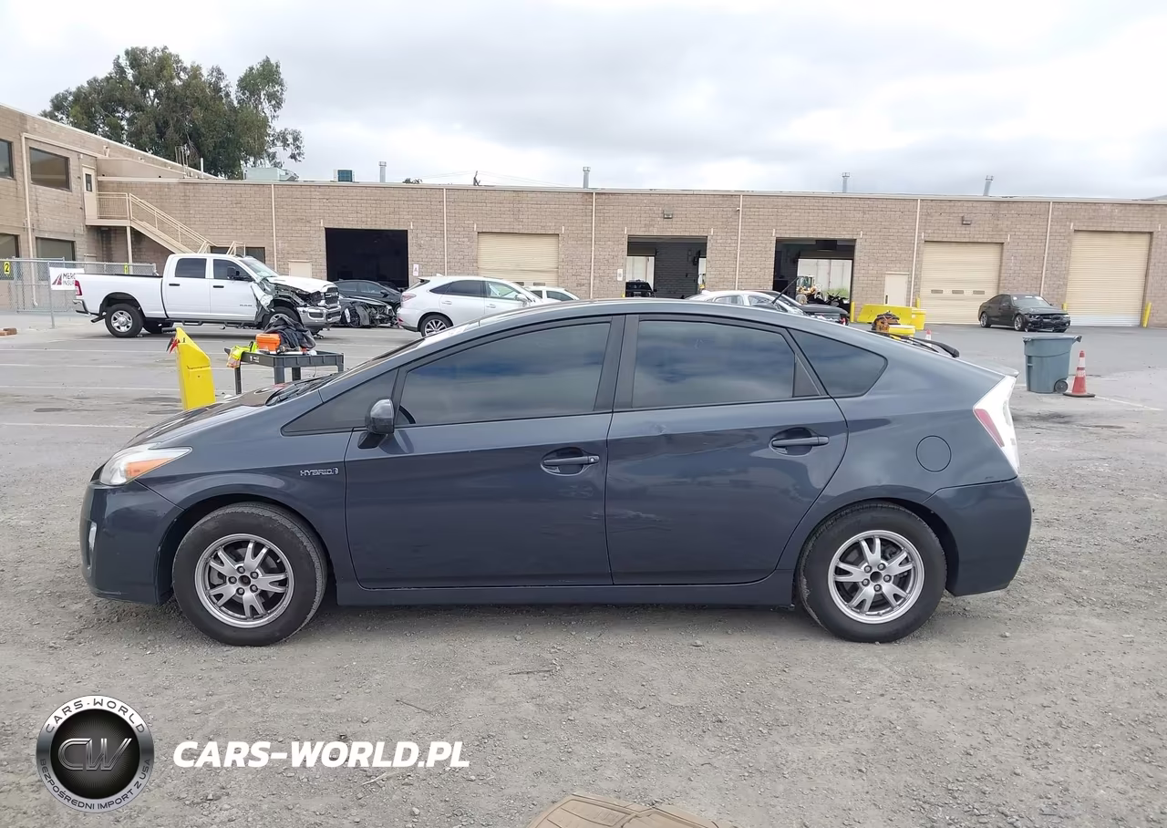 2011 Toyota Prius Two VIN:JTDKN3DUXB0294891 - 14