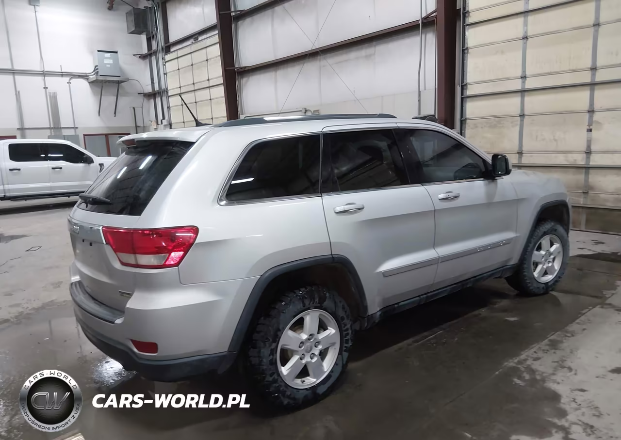 2012 Jeep Grand Cherokee Laredo VIN:1C4RJFAGXCC359300 - 4