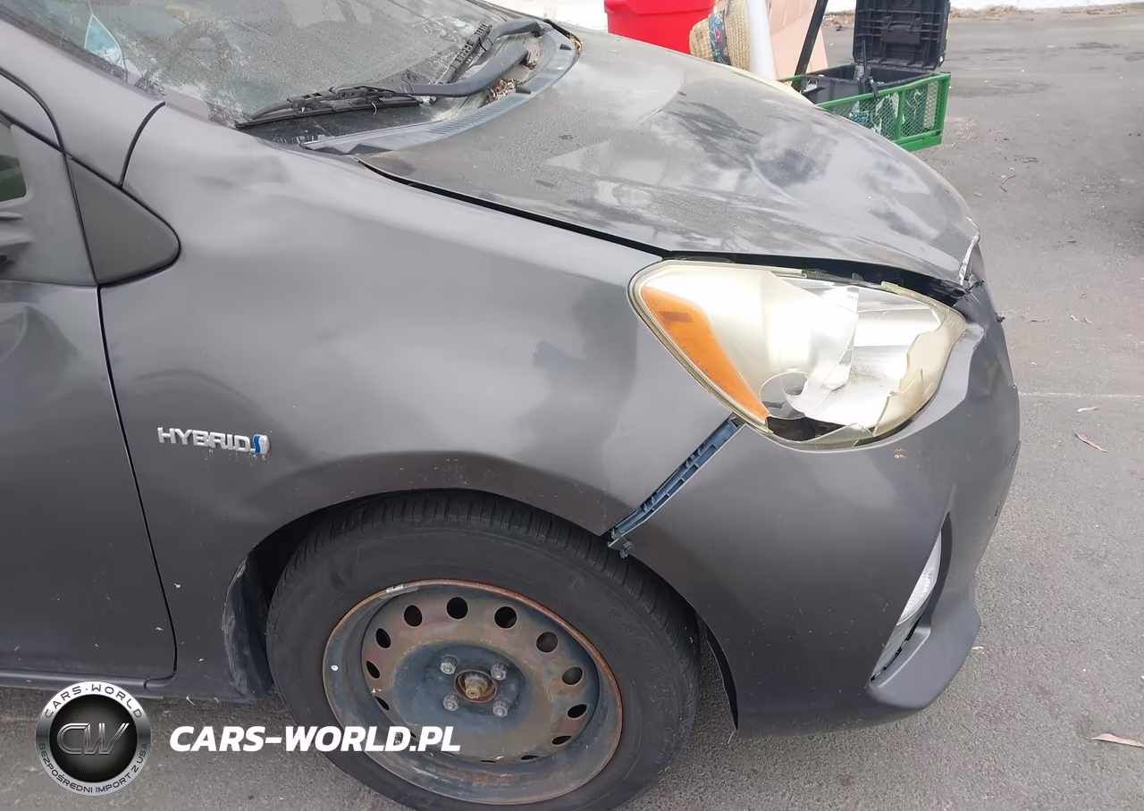 2013 Toyota Prius C Three VIN:JTDKDTB32D1545641 - 12