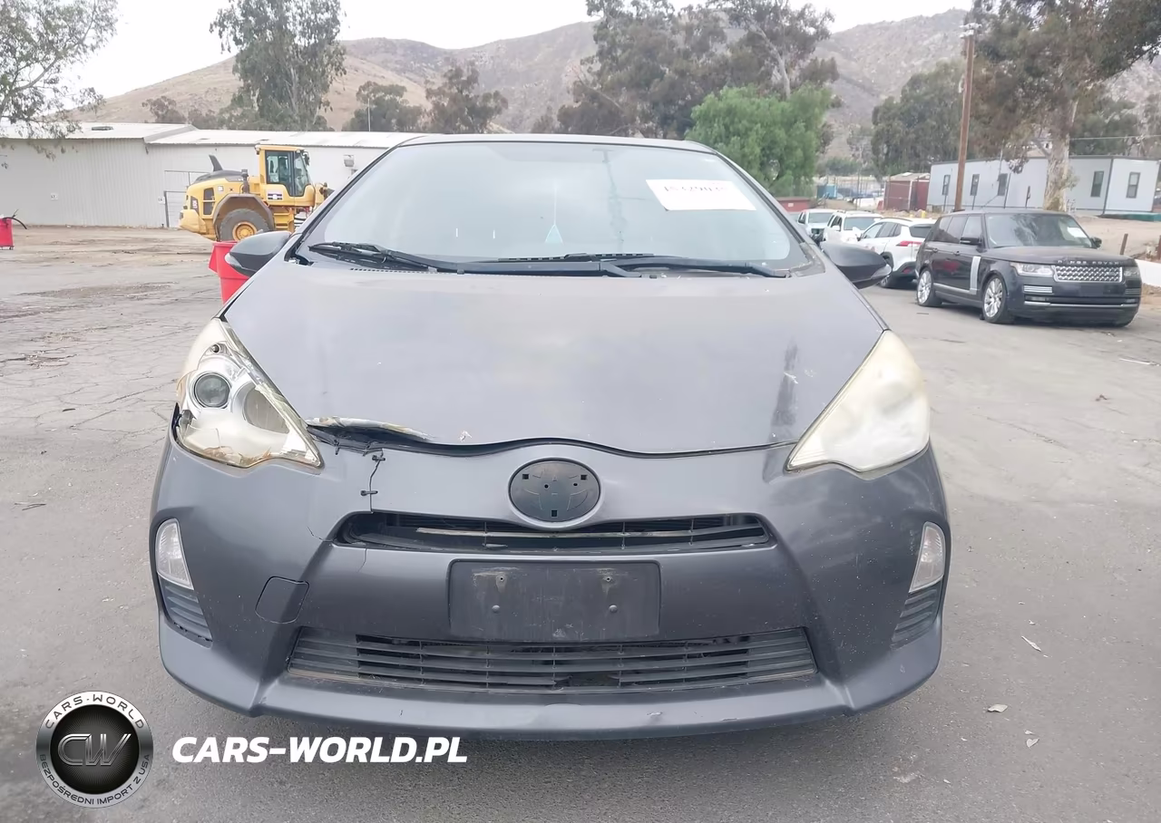 2013 Toyota Prius C Three VIN:JTDKDTB32D1545641 - 13