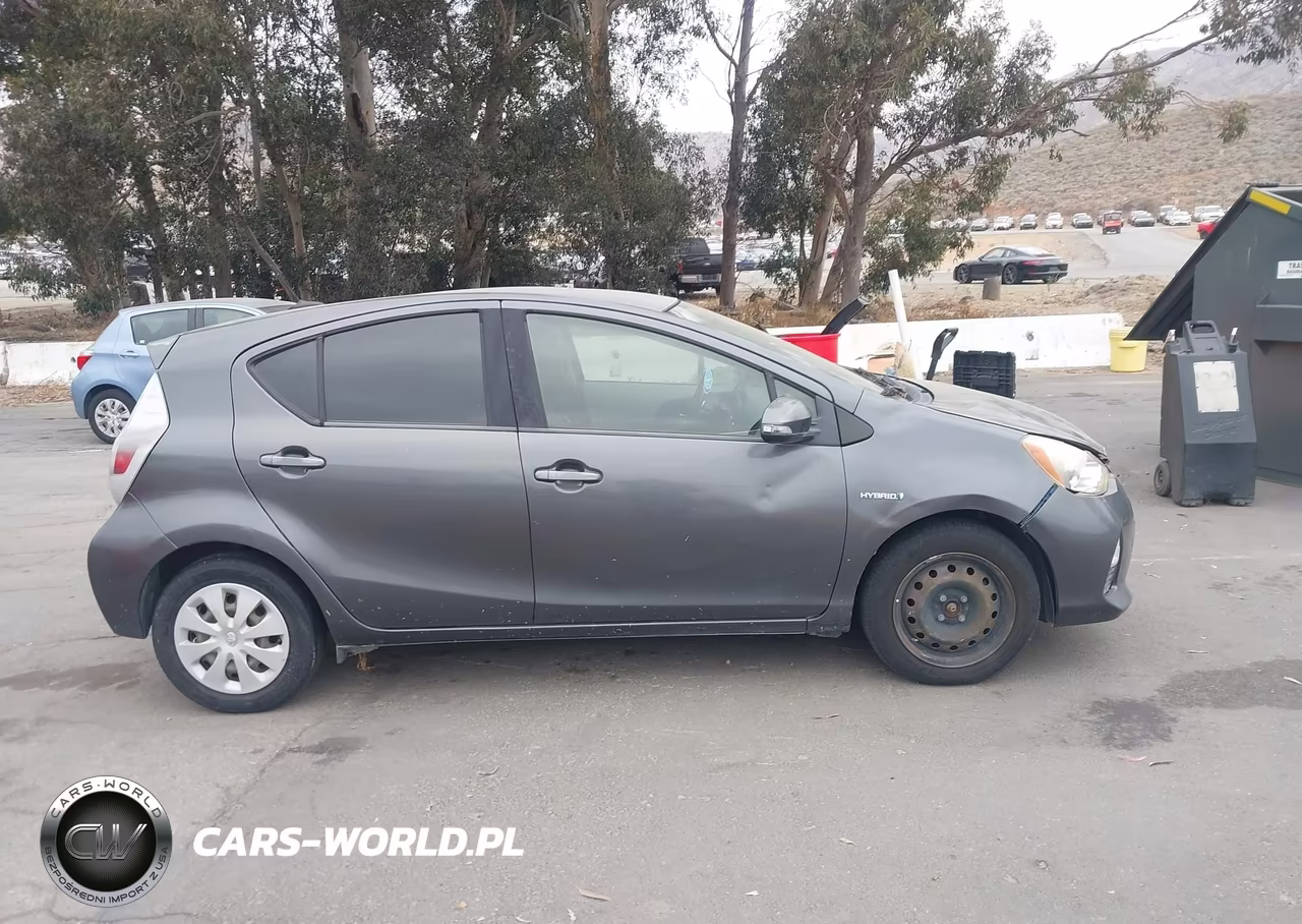 2013 Toyota Prius C Three VIN:JTDKDTB32D1545641 - 14