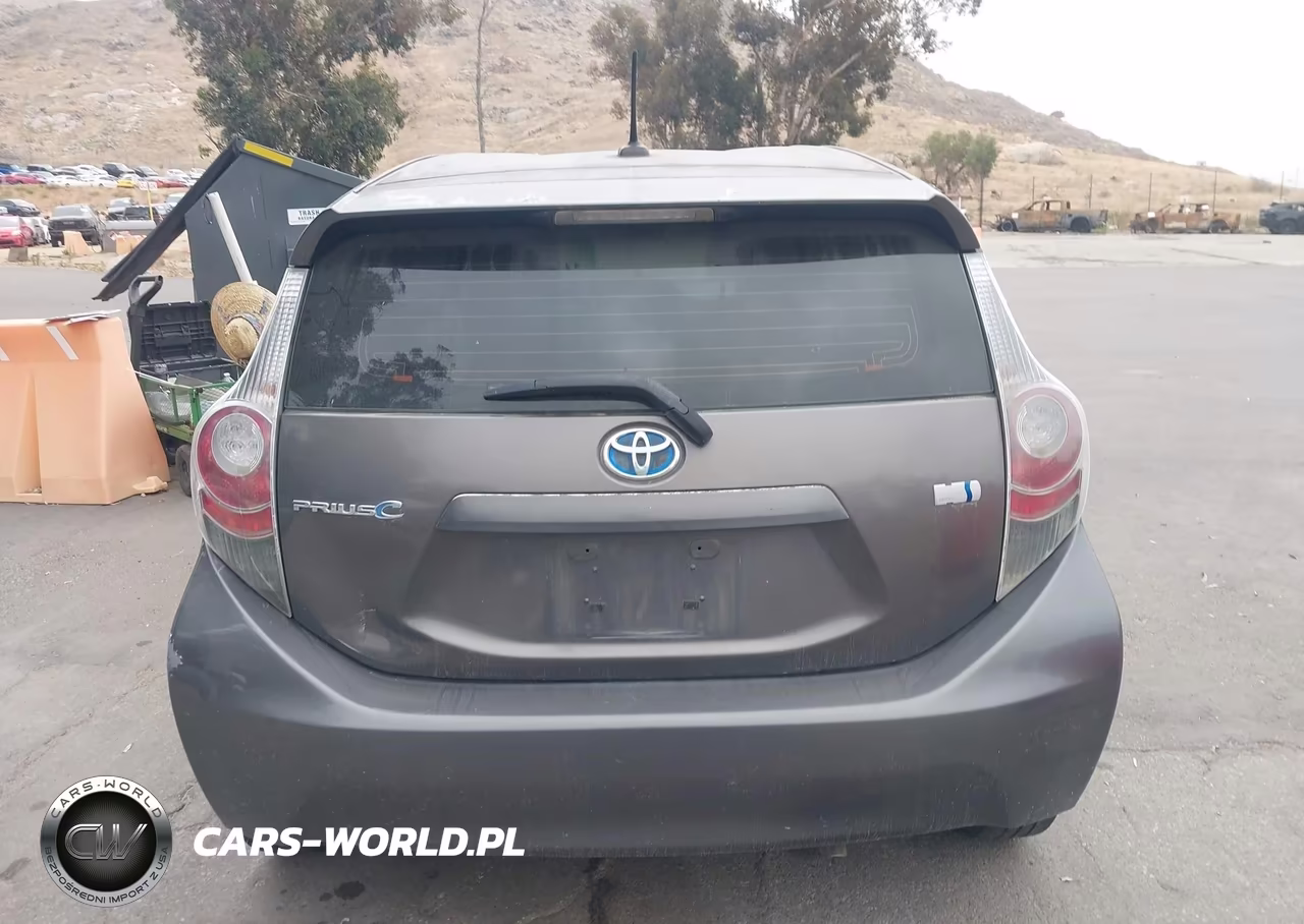 2013 Toyota Prius C Three VIN:JTDKDTB32D1545641 - 17