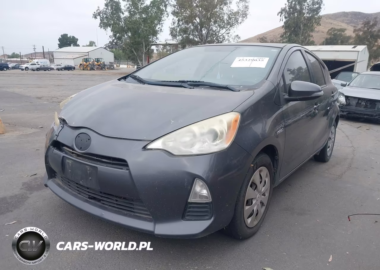 2013 Toyota Prius C Three VIN:JTDKDTB32D1545641 - 2