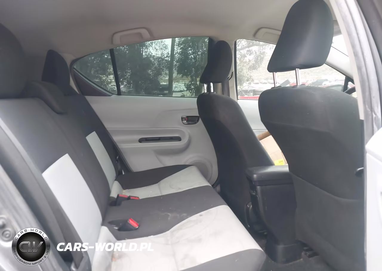 2013 Toyota Prius C Three VIN:JTDKDTB32D1545641 - 8