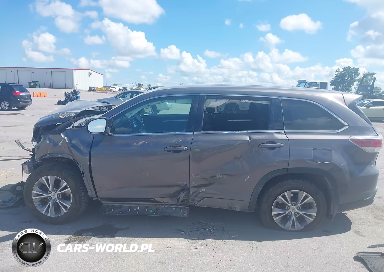 2015 Toyota Highlander Le Plus V6 VIN:5TDBKRFH3FS199250 - 14