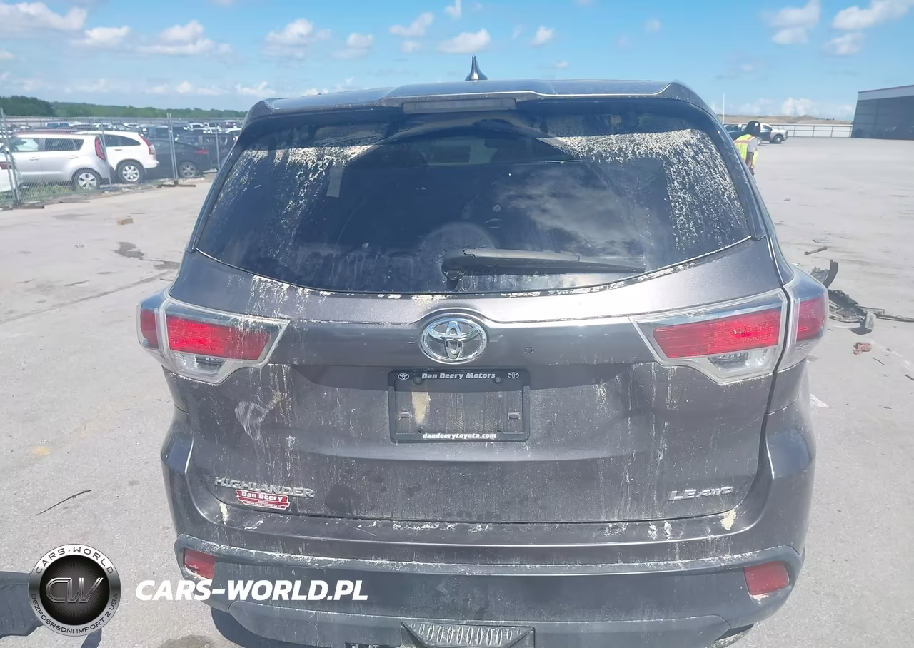 2015 Toyota Highlander Le Plus V6 VIN:5TDBKRFH3FS199250 - 16