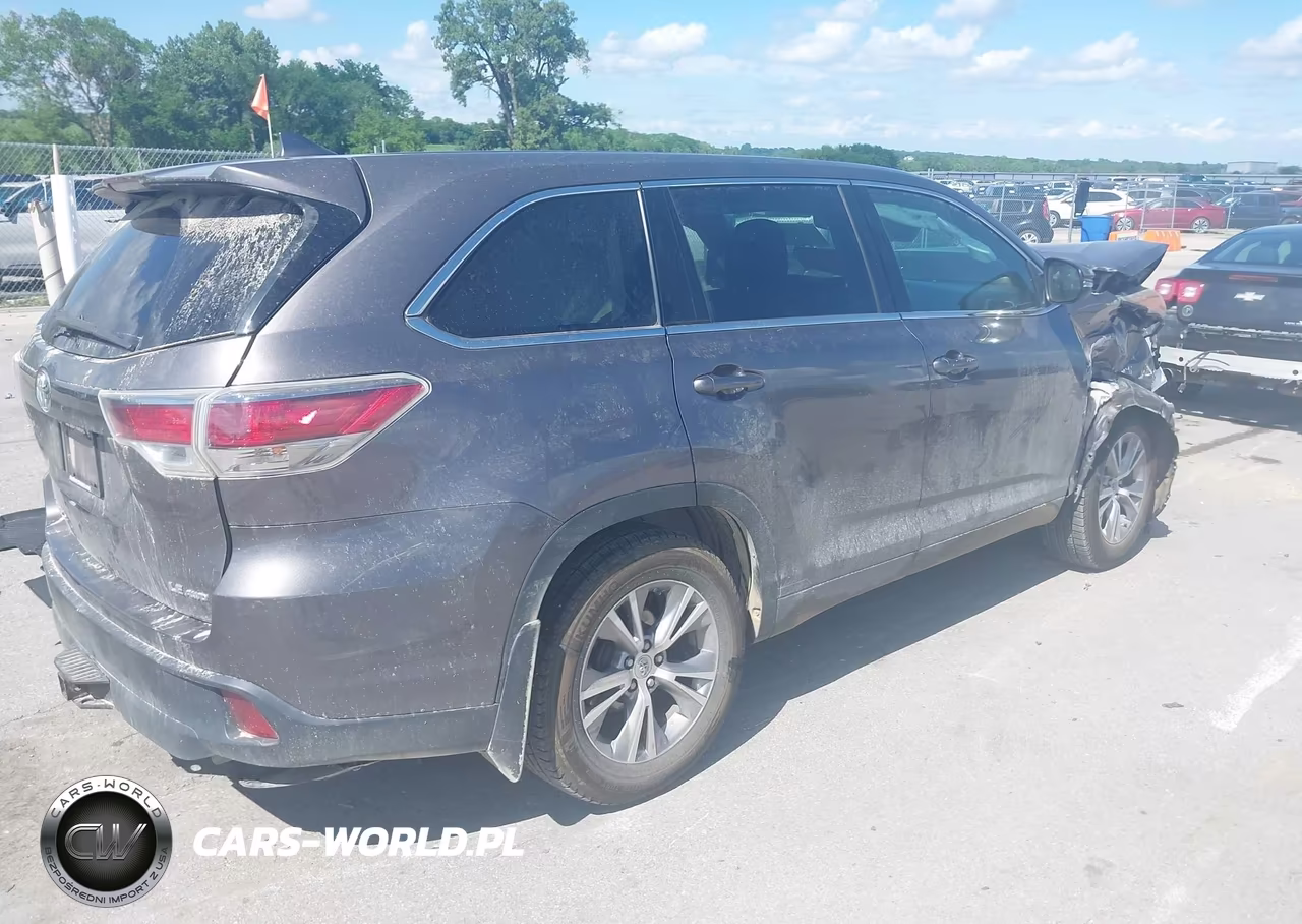 2015 Toyota Highlander Le Plus V6 VIN:5TDBKRFH3FS199250 - 4