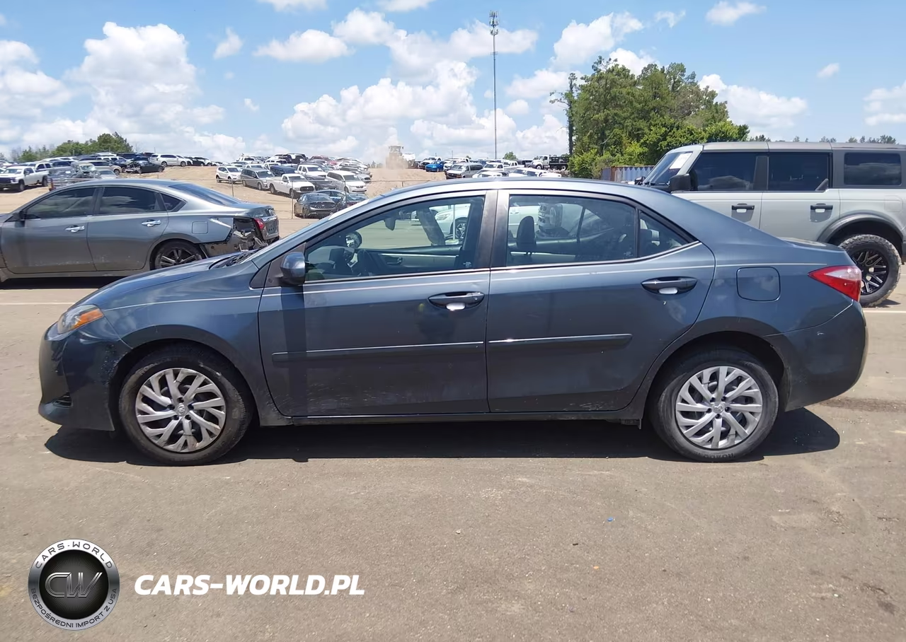 2017 Toyota Corolla Le VIN:5YFBURHE1HP572228 - 15