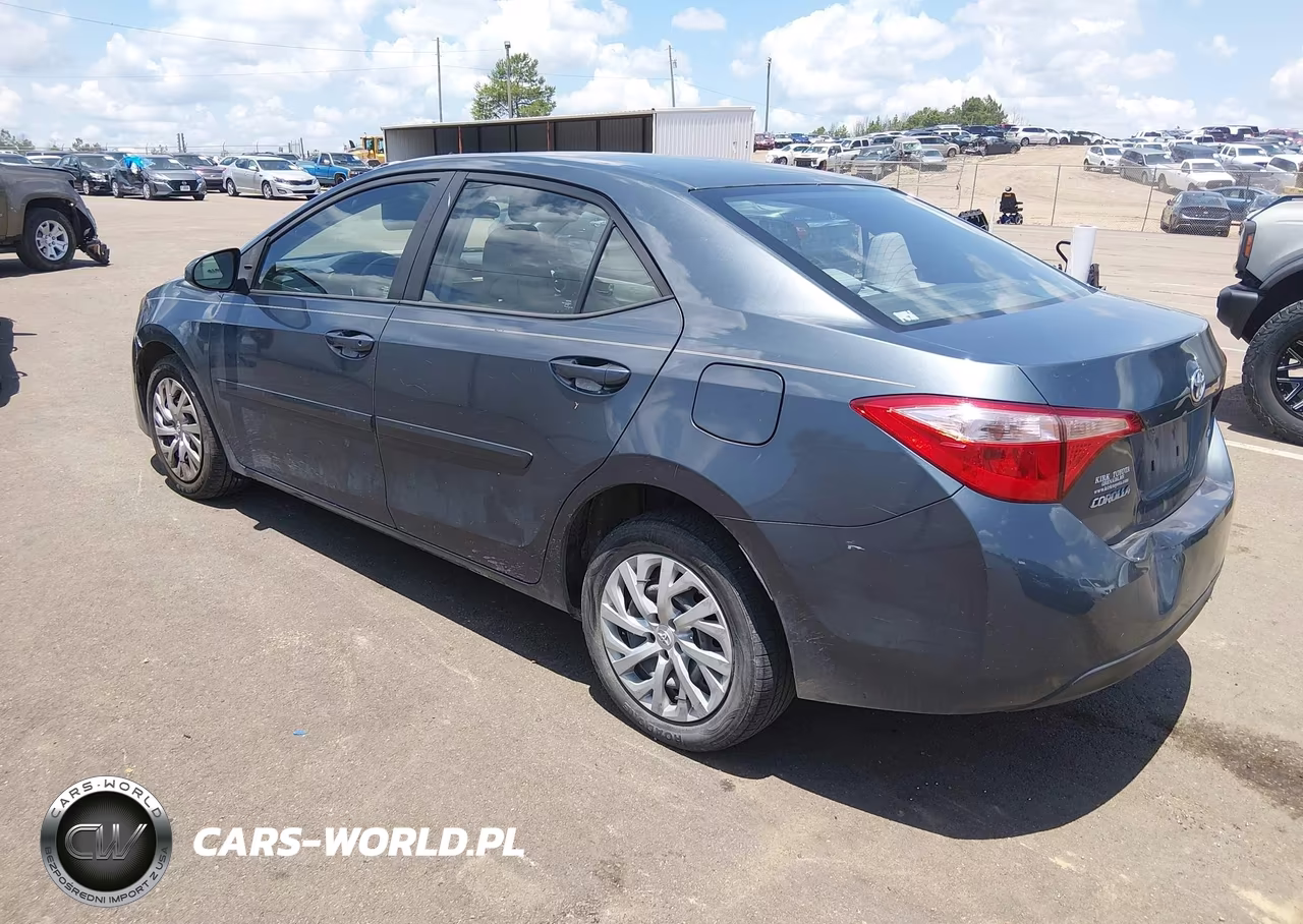 2017 Toyota Corolla Le VIN:5YFBURHE1HP572228 - 3