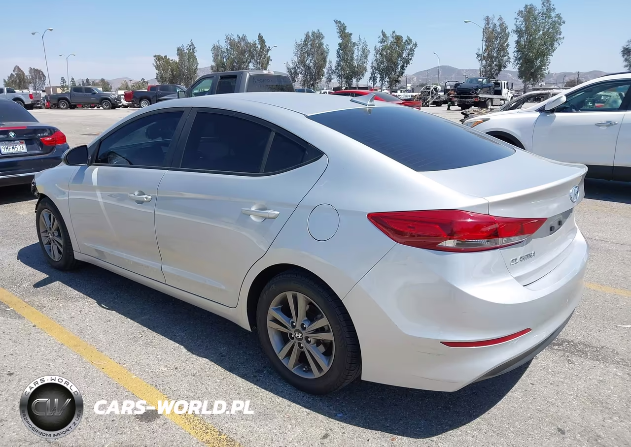 2018 Hyundai Elantra Sel VIN:5NPD84LF3JH231870 - 3