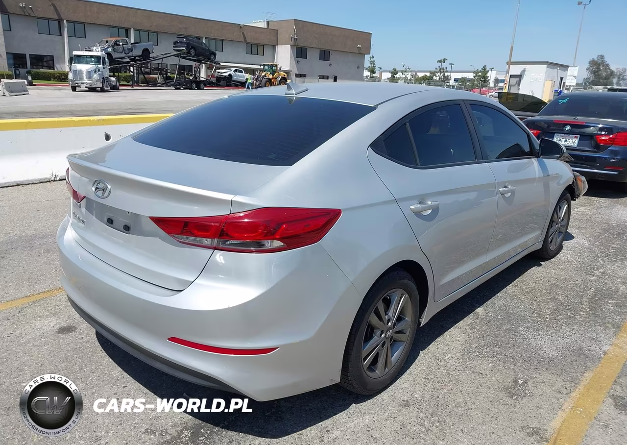2018 Hyundai Elantra Sel VIN:5NPD84LF3JH231870 - 4