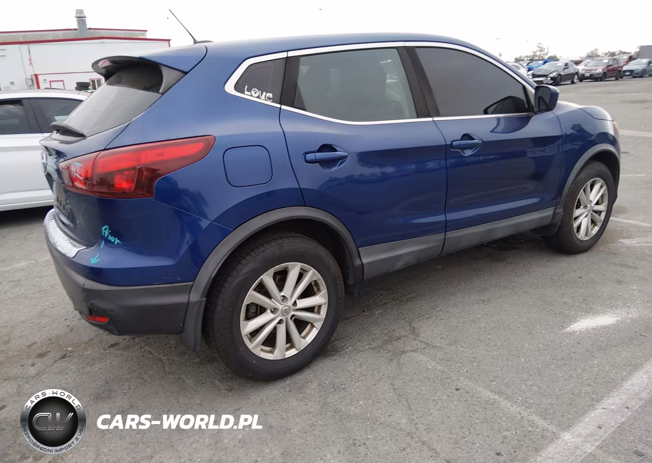 2018 Nissan Rogue Sport S VIN:JN1BJ1CP1JW104048 - 4