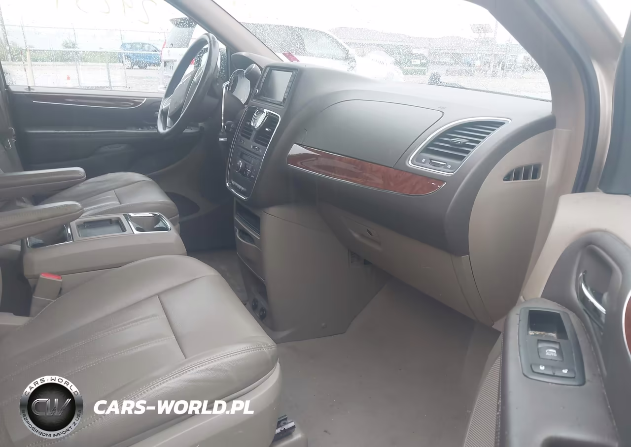 2011 Chrysler Town & Country Touring-L VIN:2A4RR8DG1BR783173 - 5