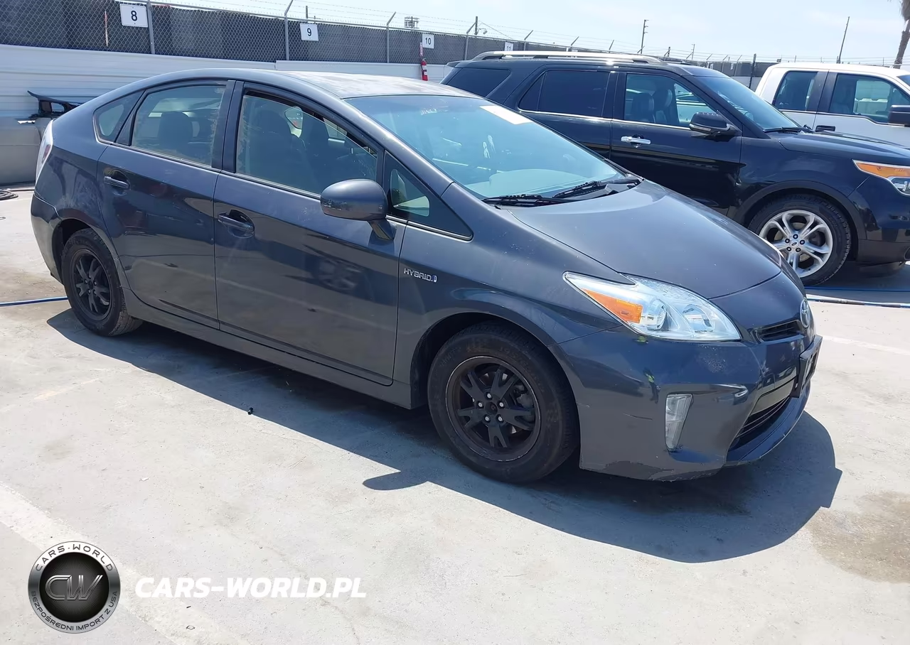 2014 Toyota Prius Three – zdjęcie 1 z 16