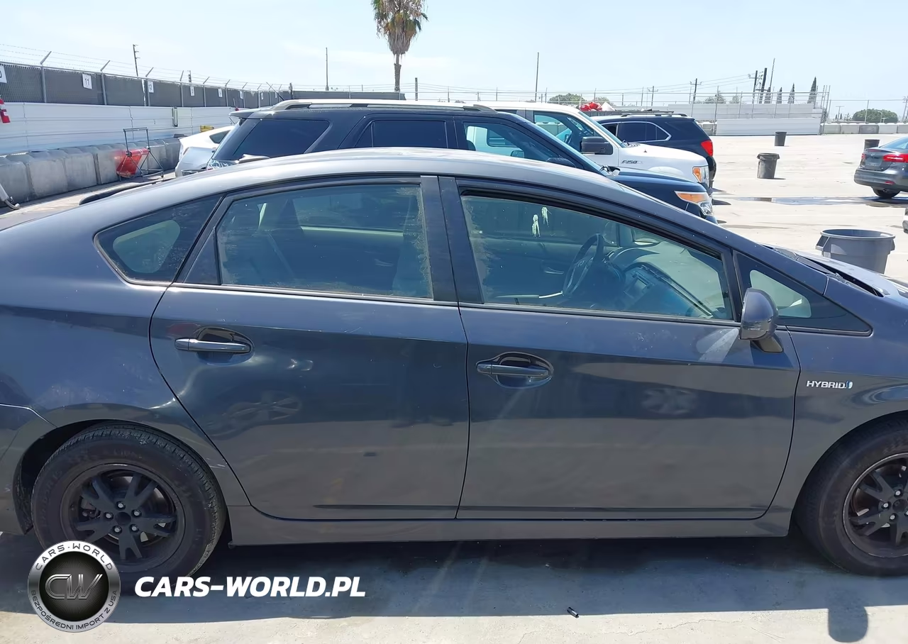 2014 Toyota Prius Three VIN:JTDKN3DU5E1754375 - 13