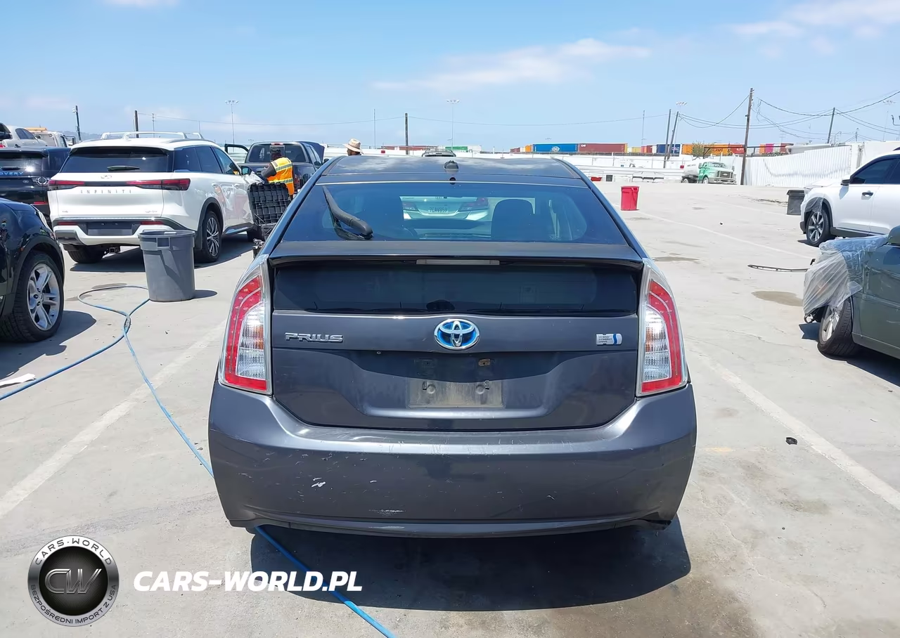 2014 Toyota Prius Three VIN:JTDKN3DU5E1754375 - 16