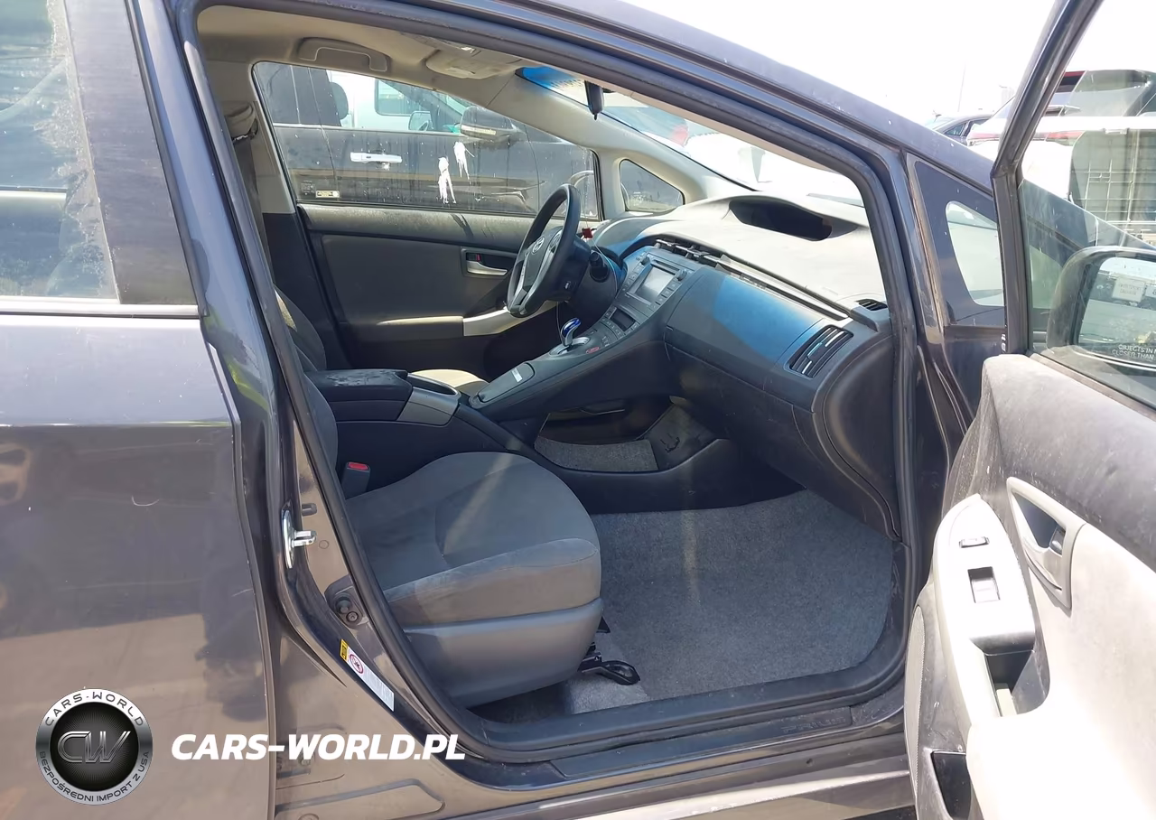 2014 Toyota Prius Three VIN:JTDKN3DU5E1754375 - 5