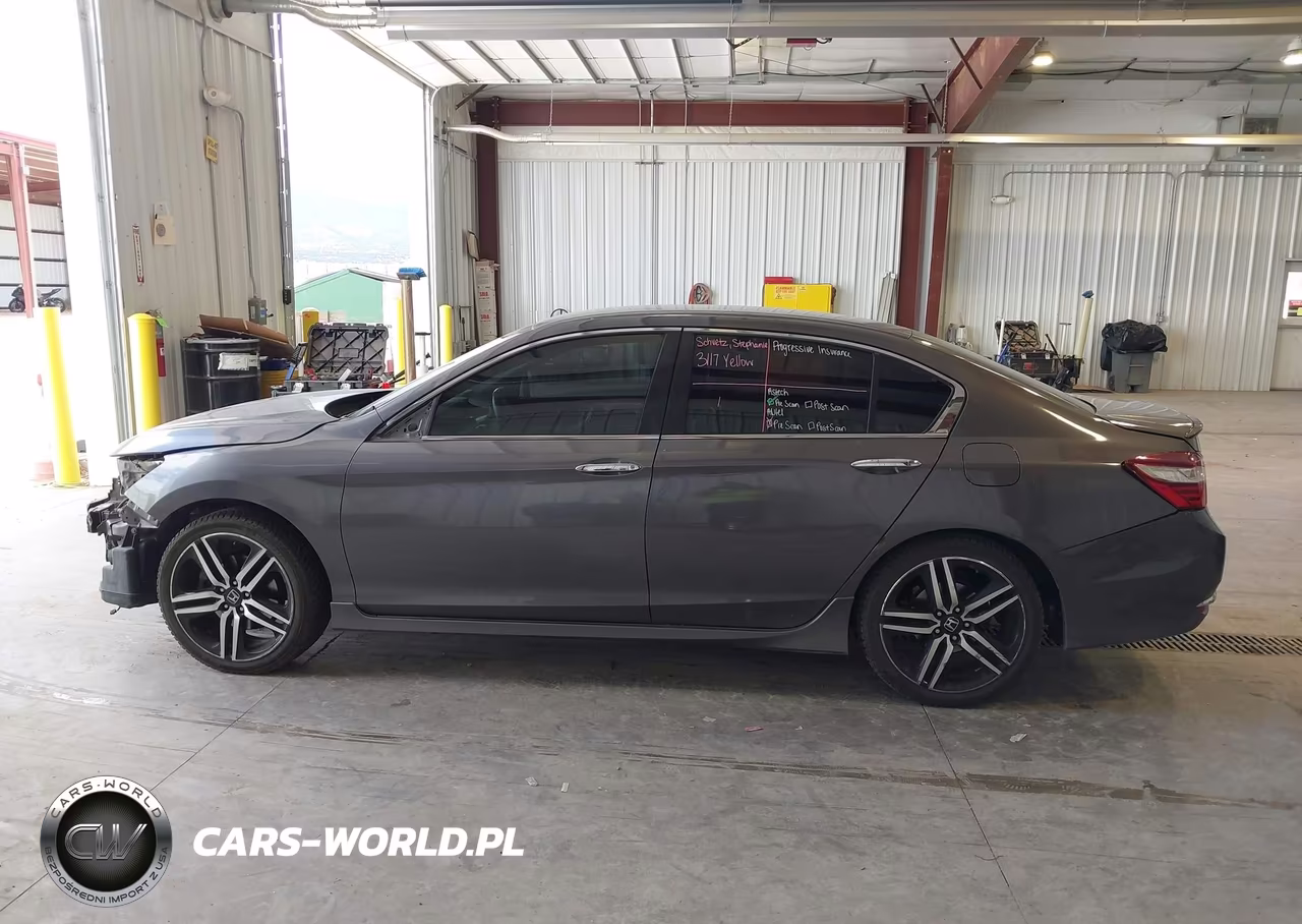 2017 Honda Accord Sport VIN:1HGCR2F5XHA122650 - 15