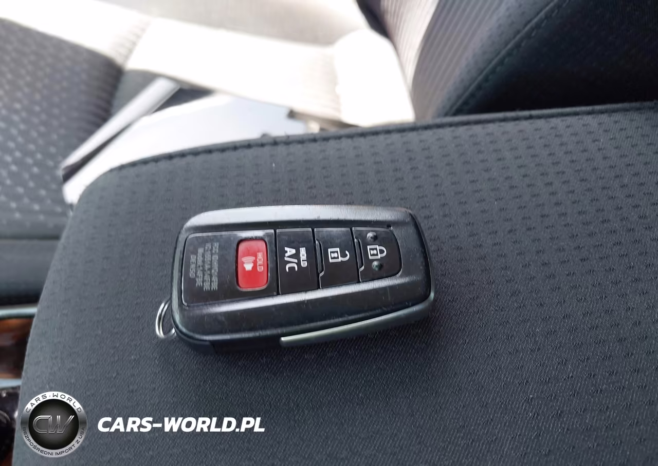 2018 Toyota Prius Prime Plus VIN:JTDKARFP3J3080442 - 11