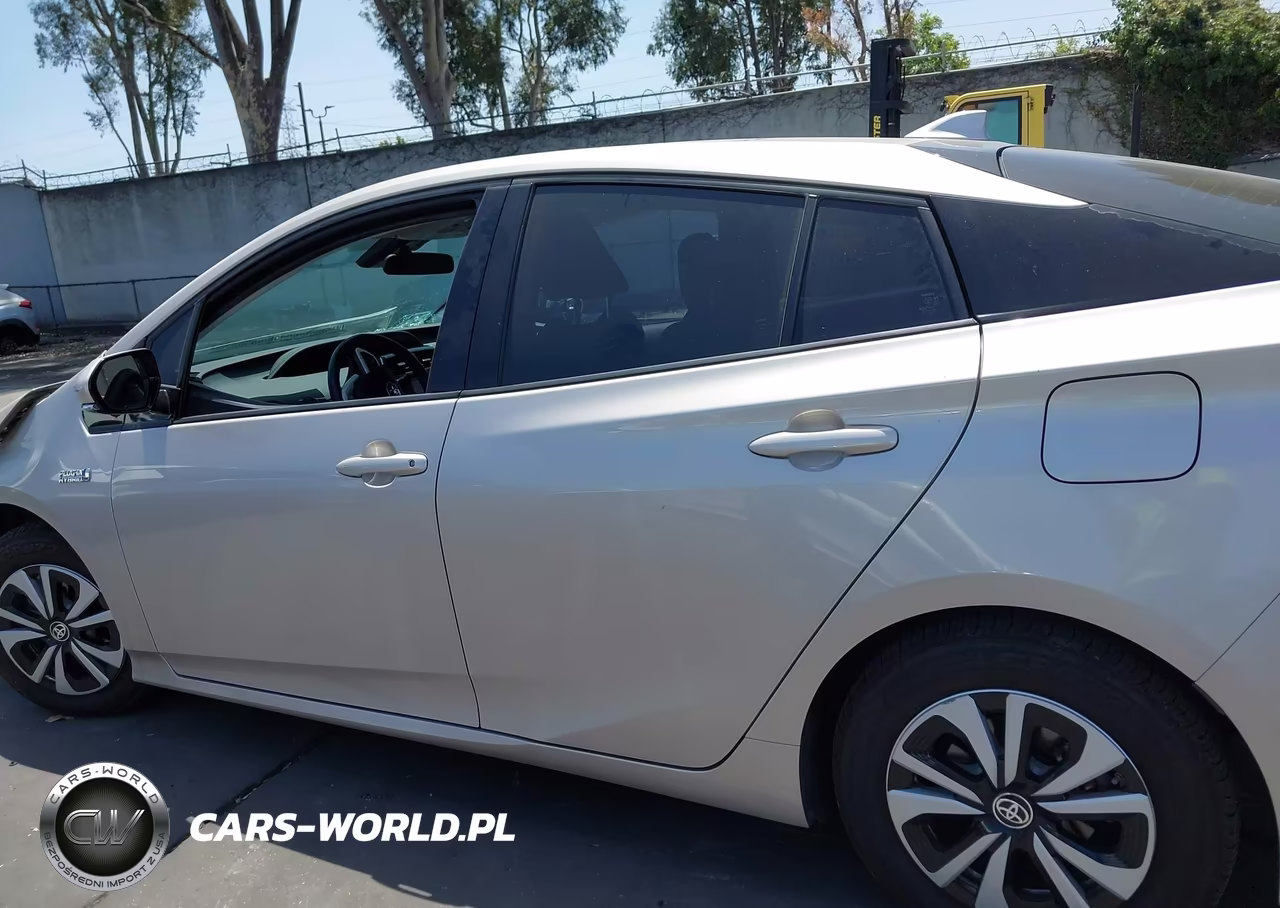 2018 Toyota Prius Prime Plus VIN:JTDKARFP3J3080442 - 14
