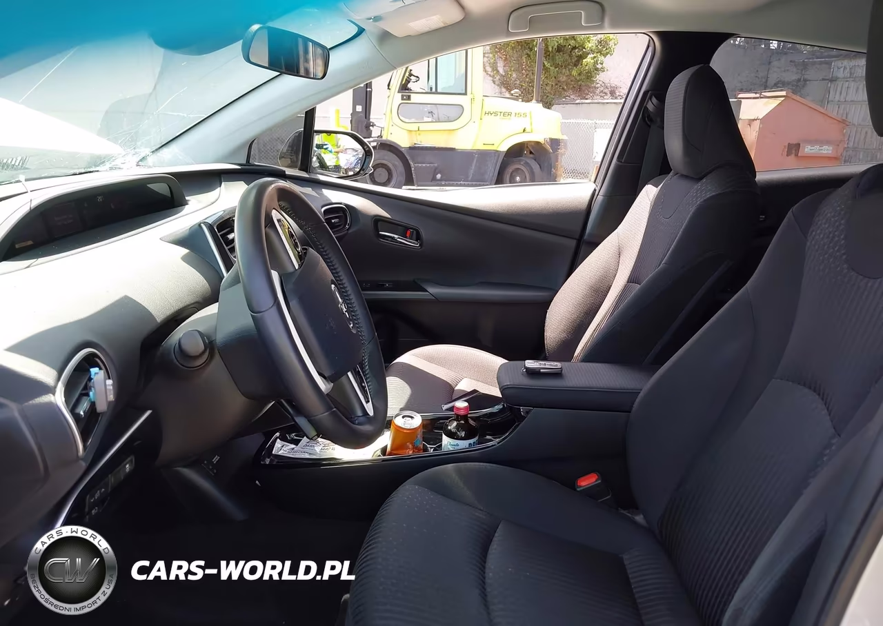 2018 Toyota Prius Prime Plus VIN:JTDKARFP3J3080442 - 17